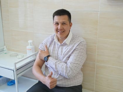 Главный врач Нижнекамской ЦРМБ сделал прививку от гриппа