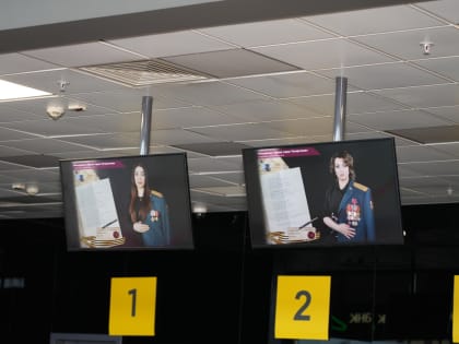 В казанском аэропорту начался показ фотокомпозиций проекта «Жены Героев»