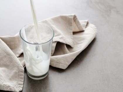 Диетолог рассказала, почему полезно пить кефир после 60 лет