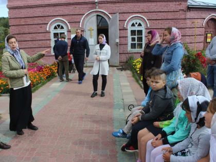 Воспитанники воскресной школы побывали в Семиозерском монастыре