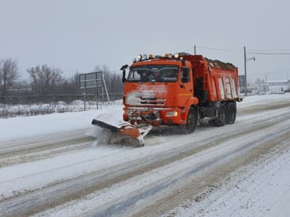 Сейчас на региональных дорогах Татарстана работают 316 единиц снегоуборочной техники