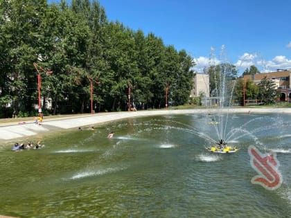 Казанцы продолжают купаться в «запрещенном» фонтане