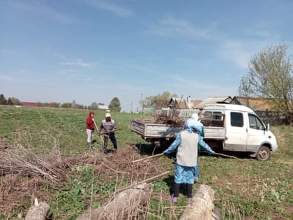 В селах и деревнях Шахмайкинского сельского поселения прошли субботники на кладбищах