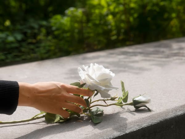 Заказ и уход за мемориальными табличками