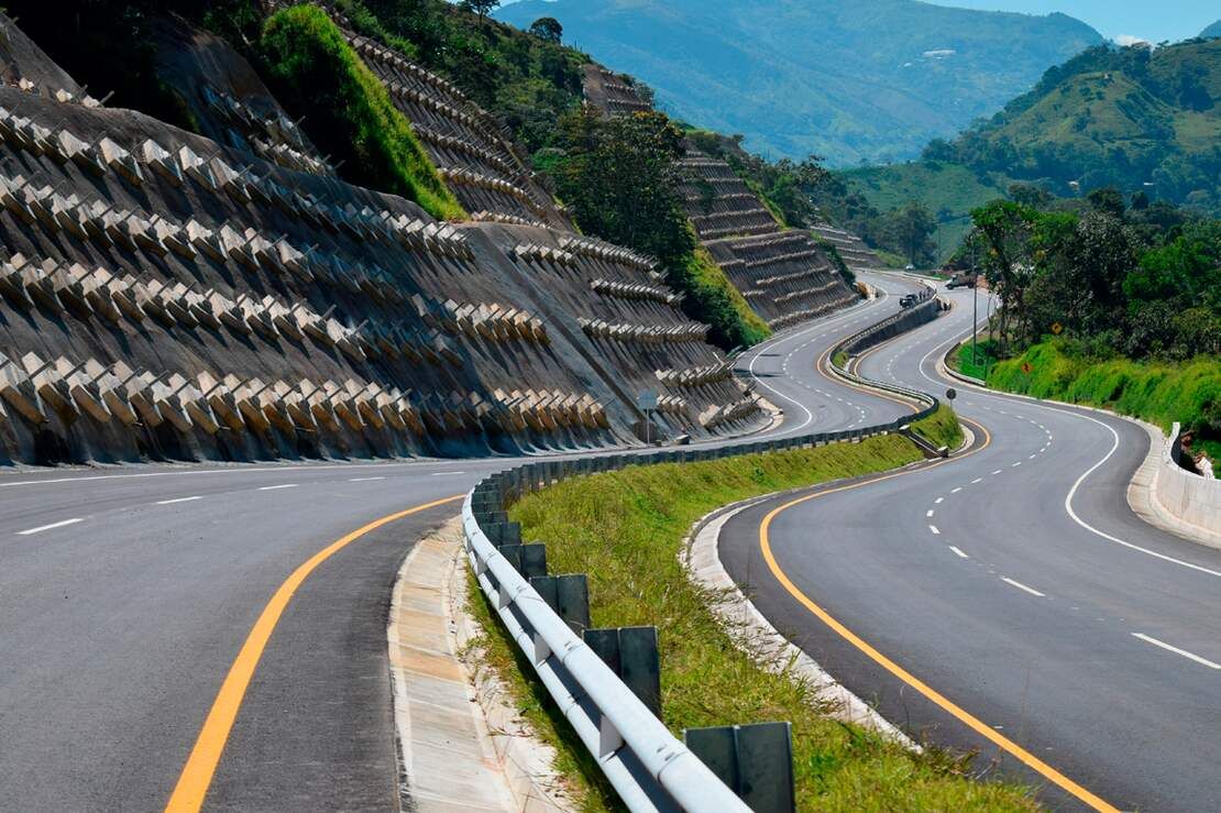 Diseño Geométrico de Carreteras- Vias troncales y transversales MULTI-NORMA
