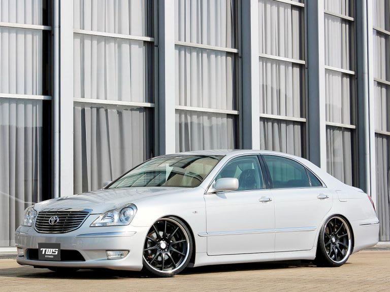 Toyota Crown UZS186 available to import to Australia