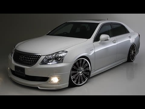 Toyota Crown URS206 available to import to Australia