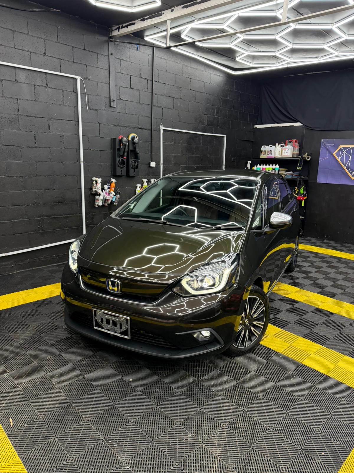 2020 FIT HYBRID EHEV TWO TONE TOP OF THE LINE SPEC
