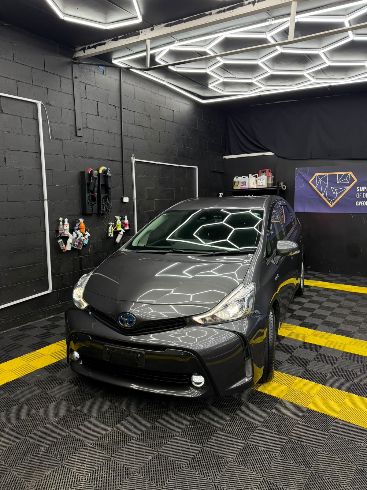 TOYOTA PRIUS V / PRIUS ALPHA HYBRID