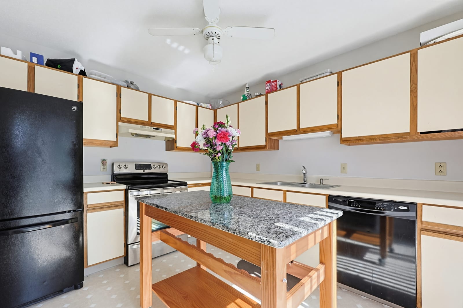 1 Willow Glen Circle Unit 27 Warwick, RI 02889 — photo 6