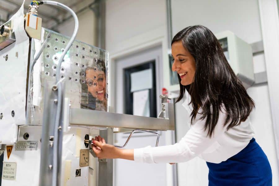 student-studying-with-the-aid-of-engineering-bursaries
