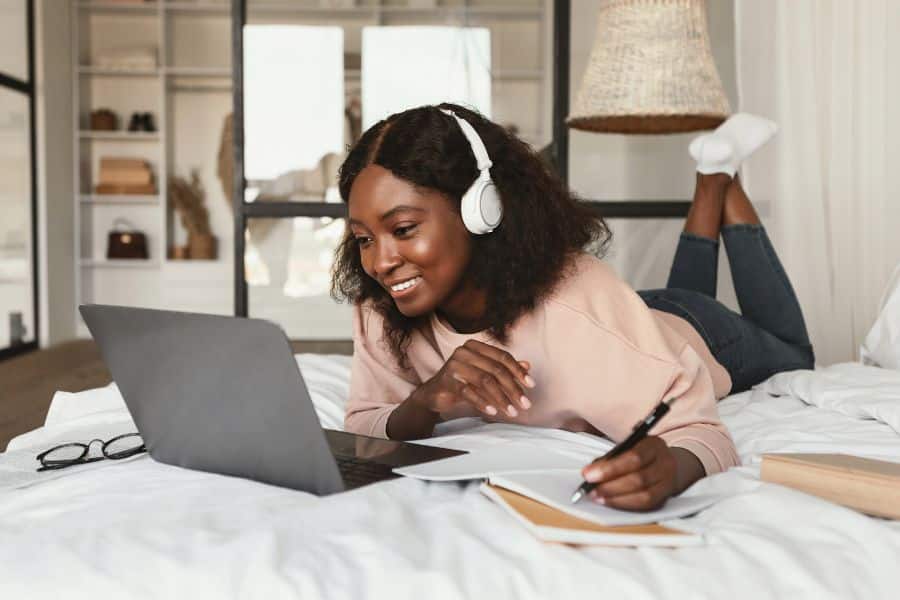 student singing up for online short courses