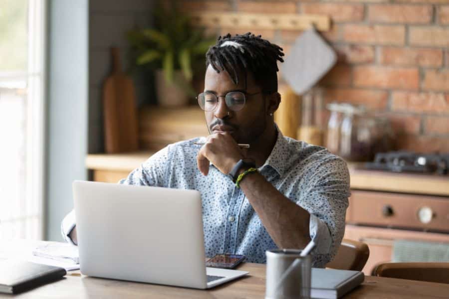 student-checking-cao-application-status