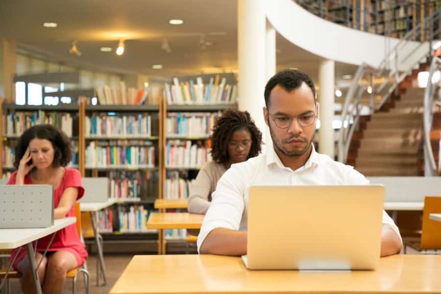 student checking sassa status