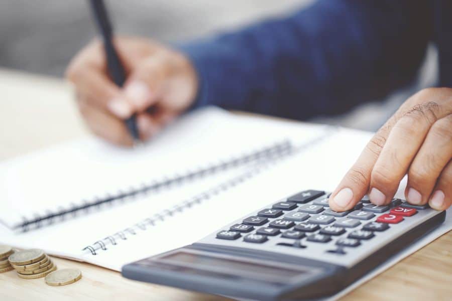 student studying accounting with the assistance of accounting bursaries