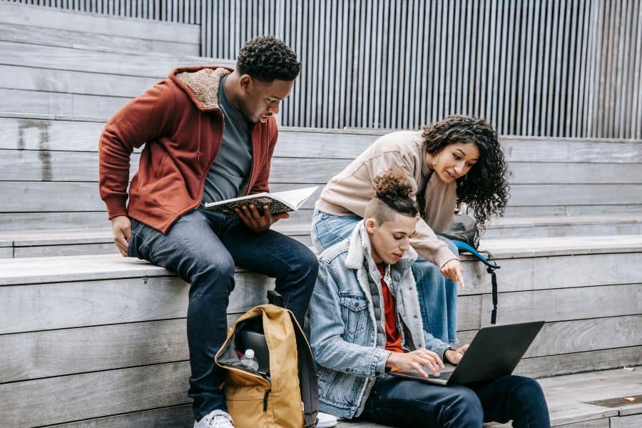 students using pomodoro technique to study for exams