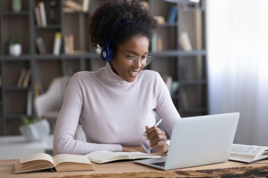 student viewing the requirements for the funza lushaka bursary