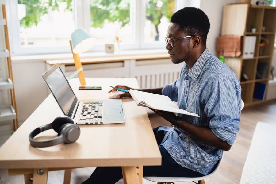 student applying for the funza lushaka bursary