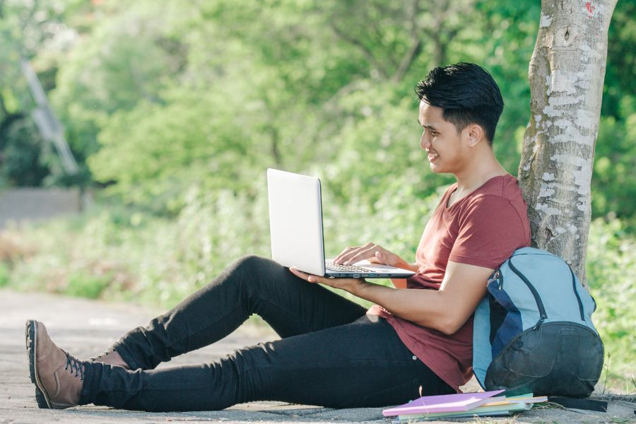 student taking free online courses at stellenbosch university