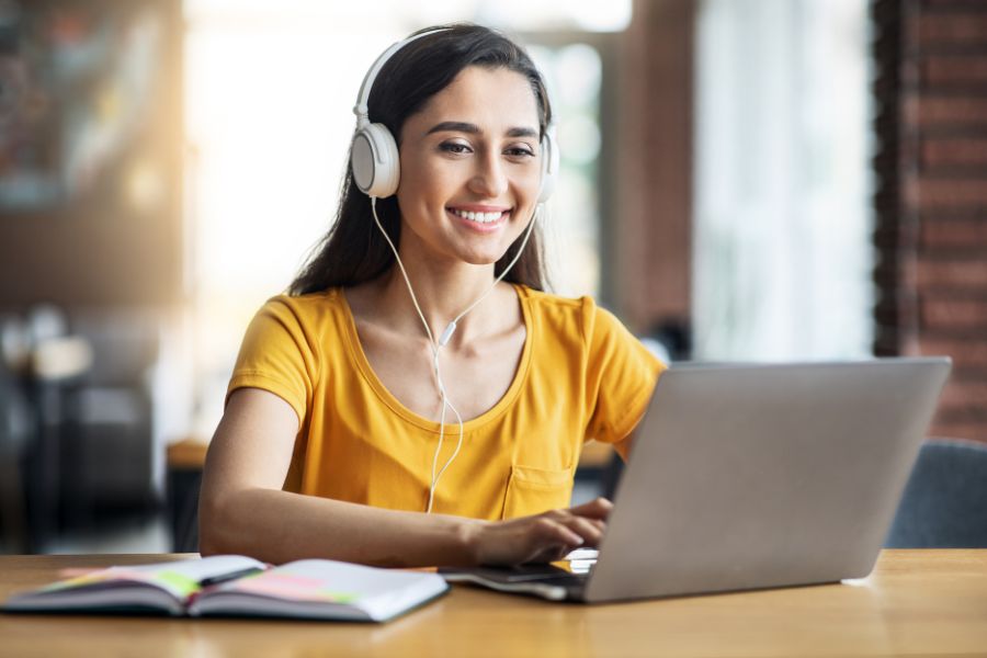 student preparing to write a job motivation letter