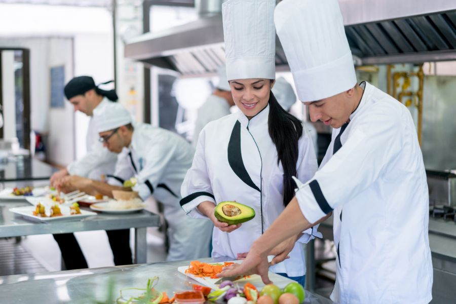 student learning how to become a chef at culinary school