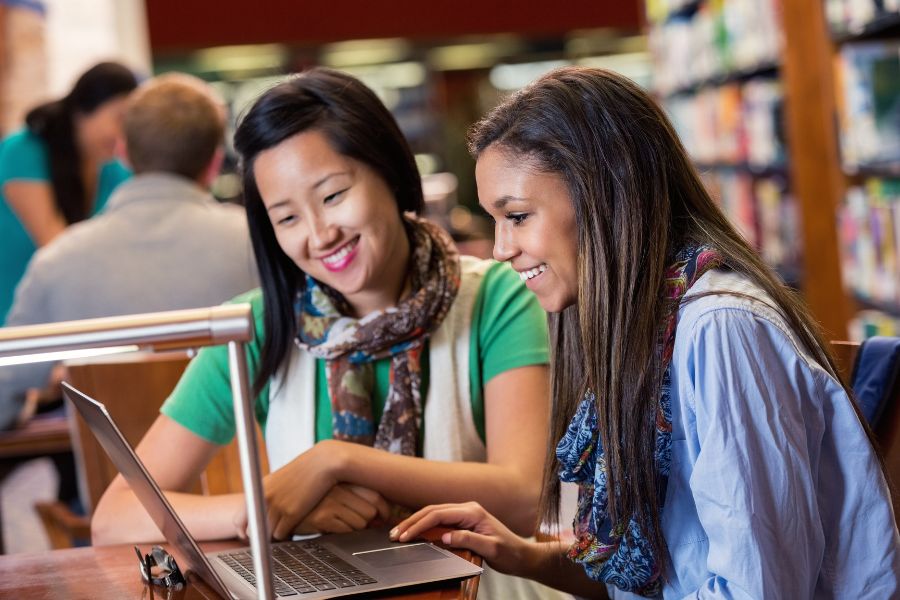 matriculants viewing learnerships available in 2024