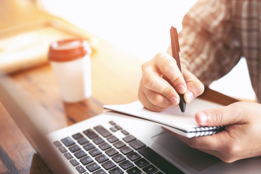 student looking at seven different study styles