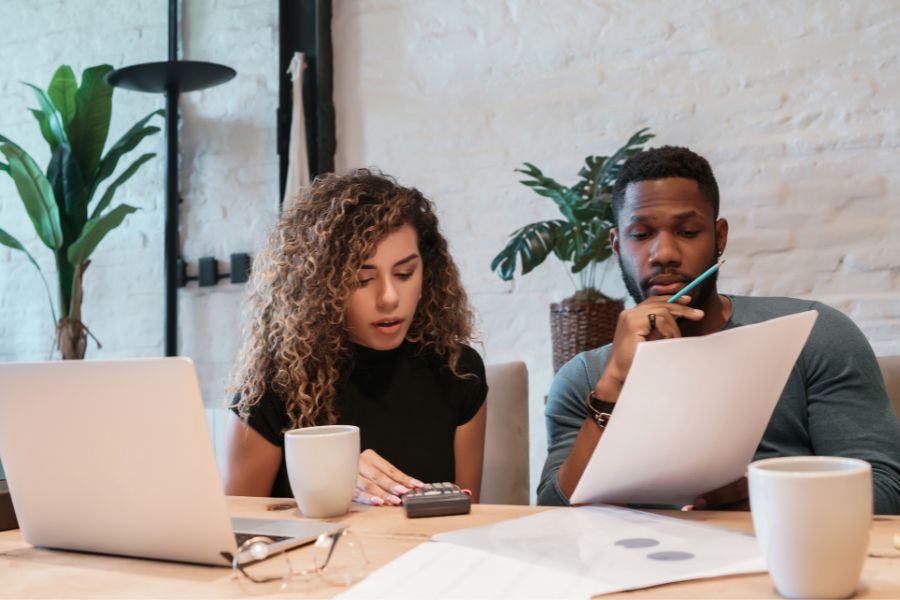 student offering computer services as their side hustle