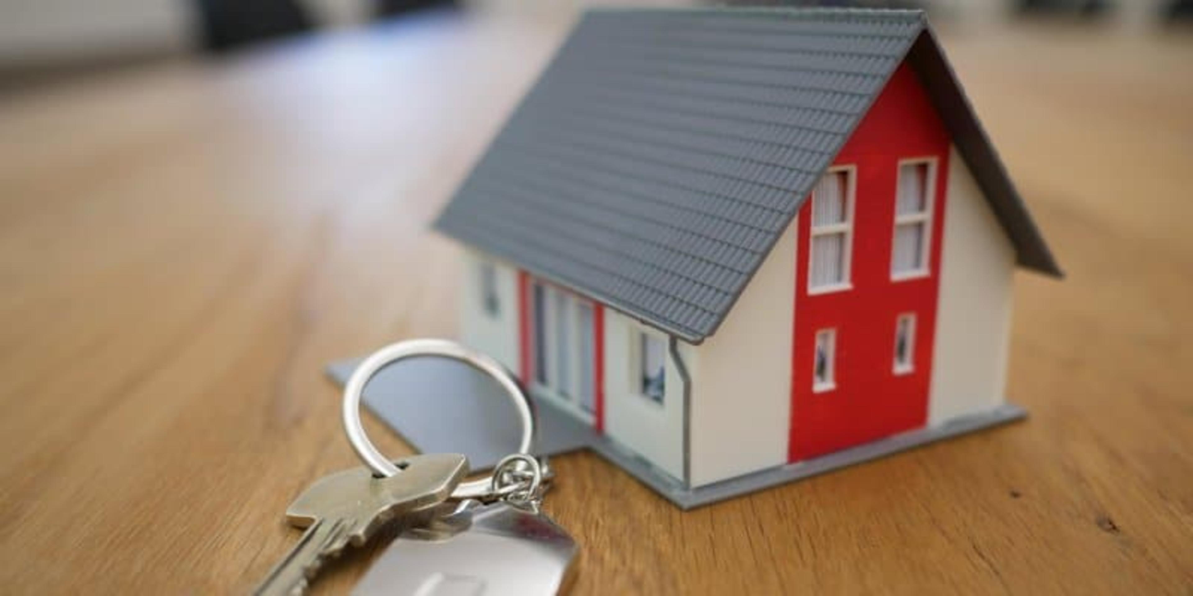 How do I Become a Real Estate Agent?