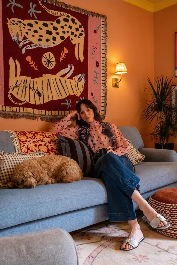 Maya sofa portrait