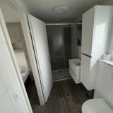 volledig uitgeruste badkamer