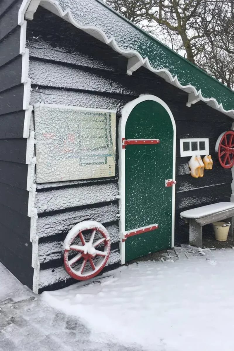 Winterkamperen in de sneeuw