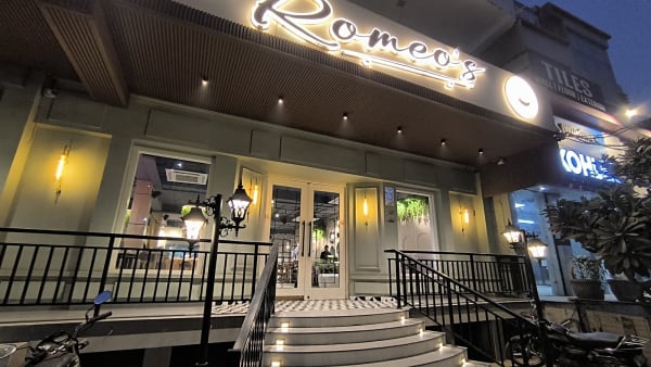 Romeo's Cafe & Restaurant — Cafe restaurant in New Industrial Township, Faridabad, Delhi