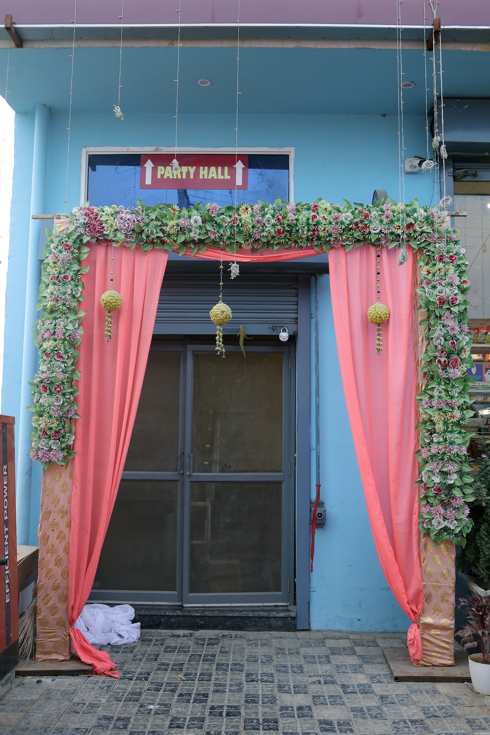 Chaashni Sweets And Restaurant — Family, Fine Dining, Dessert, Buffet, Indian restaurant in Gurugram, Delhi