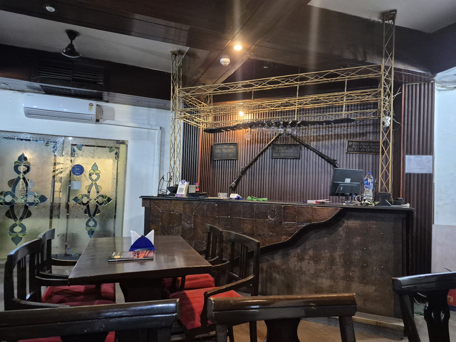 Orient Tavern Restaurant and Bar — Bar restaurant in Vasant Kunj, New Delhi, Delhi