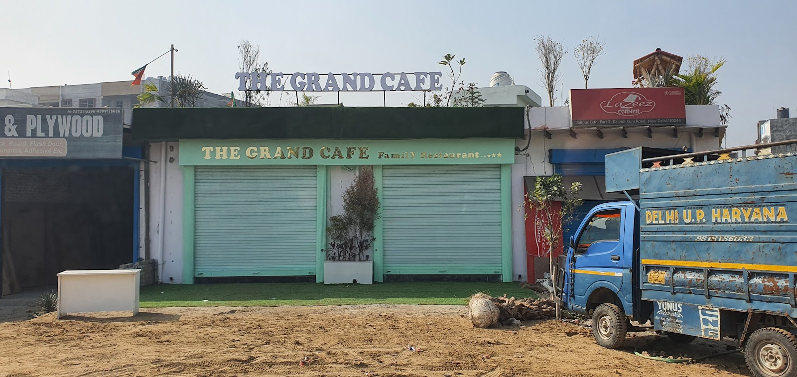 The Grand Cafe (Family bsbebhrhRestaurant) — Pizza restaurant in Jaitpur, New Delhi, Delhi