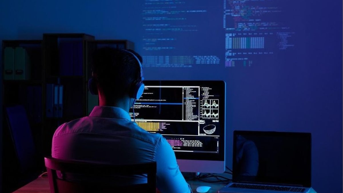 7 Tips for Effectively Managing Software Developers | The Coders Blog ...