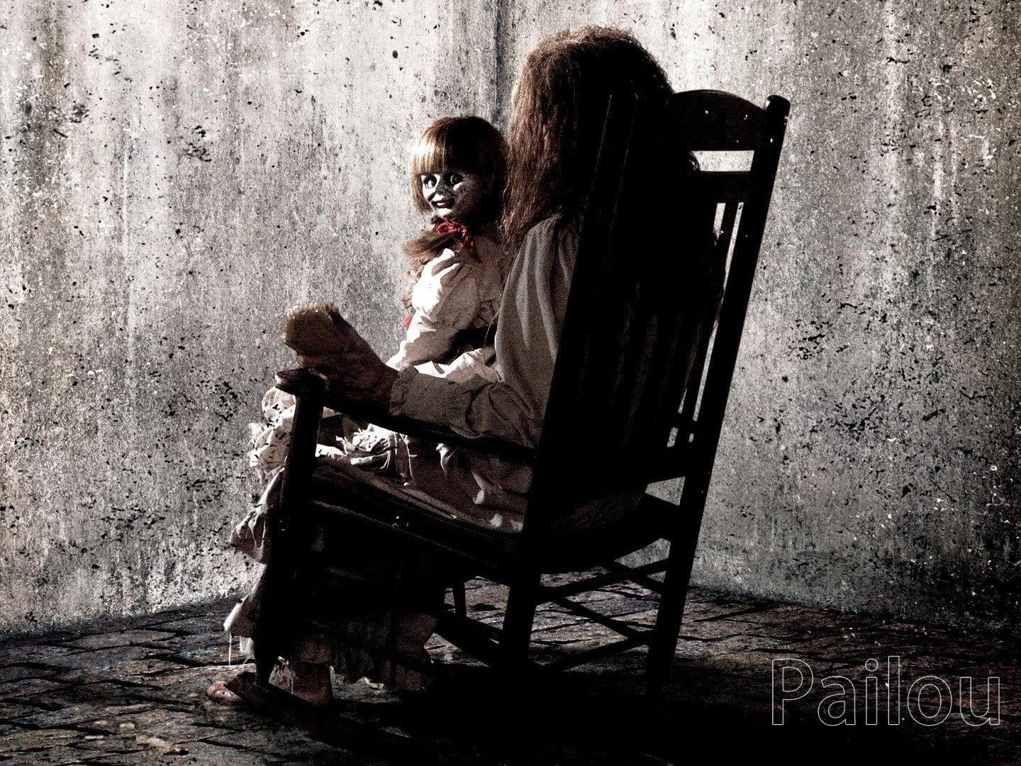 Peinture au Numéro — Poupée Annabelle et silhouette dans un fauteuil à bascule (The Conjuring)