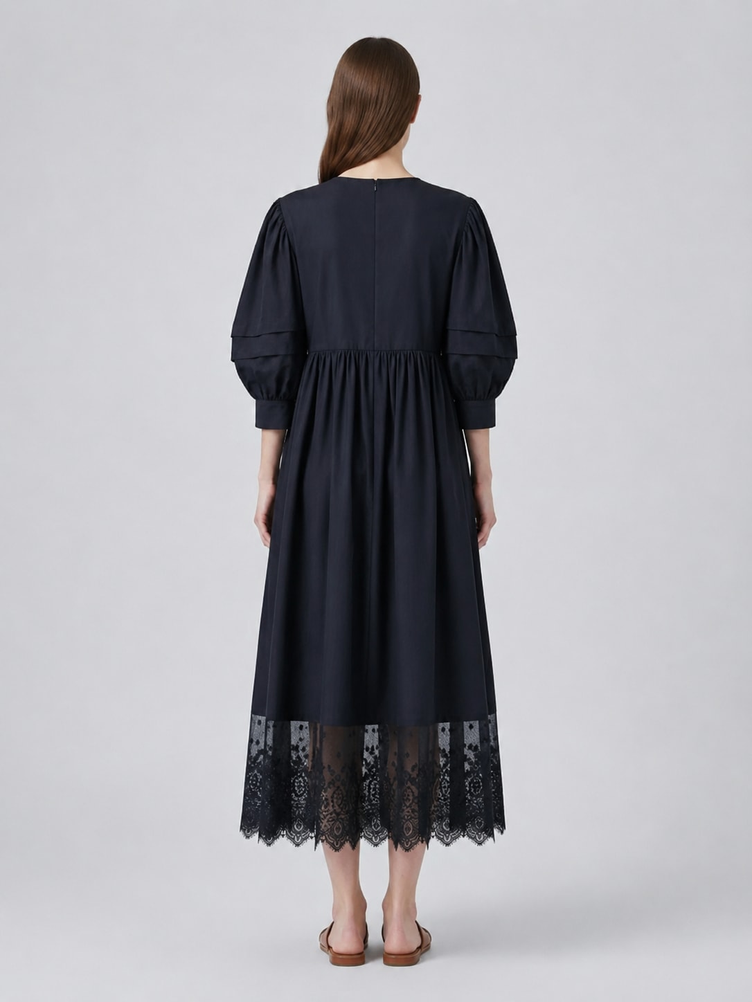 Robe Longue noire avec détail dentelle Tsniout