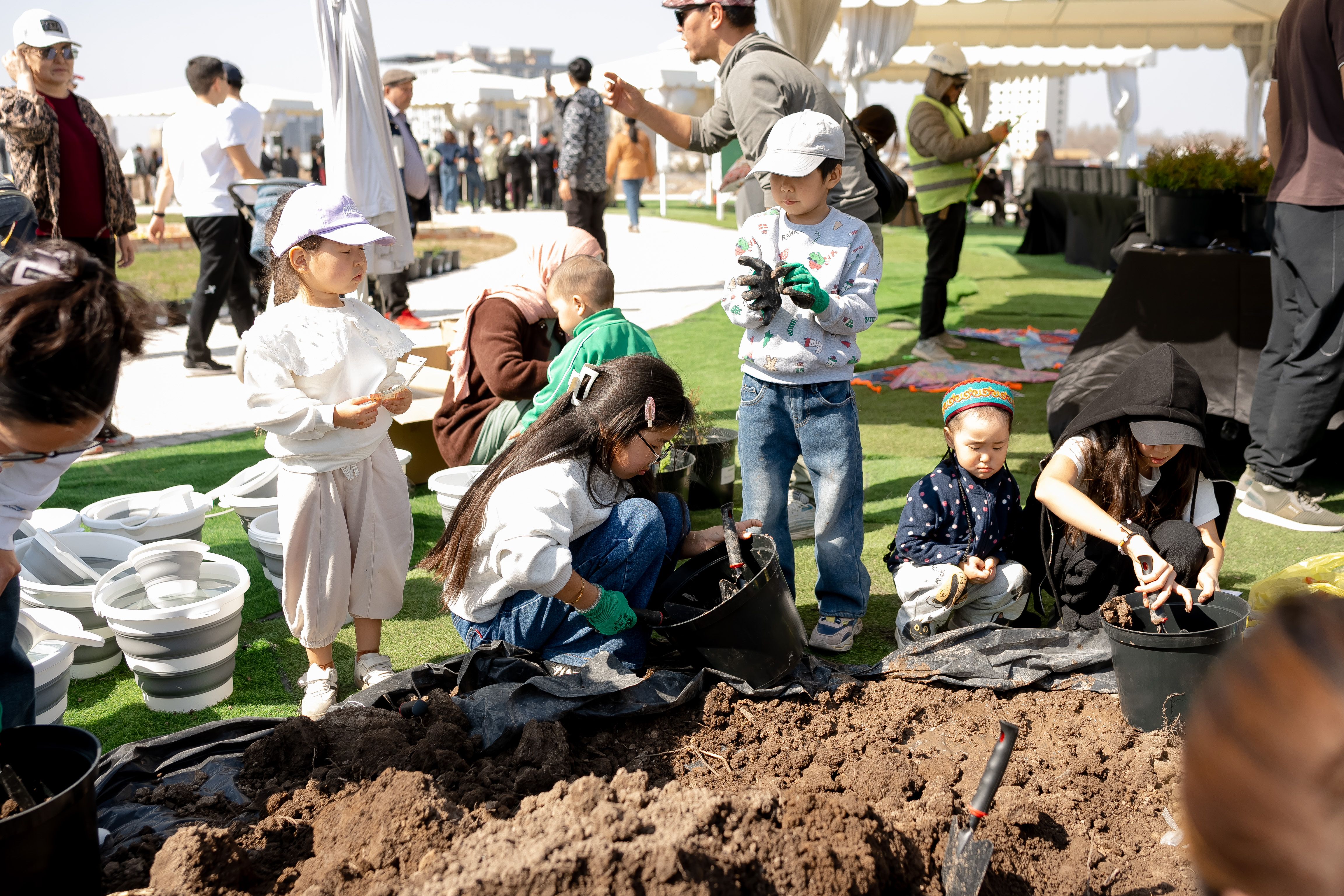 3 000ден ашуун жашыл көчөттөр отургузулду — бул келечектеги жашыл шаардын алгачкы кадамдары