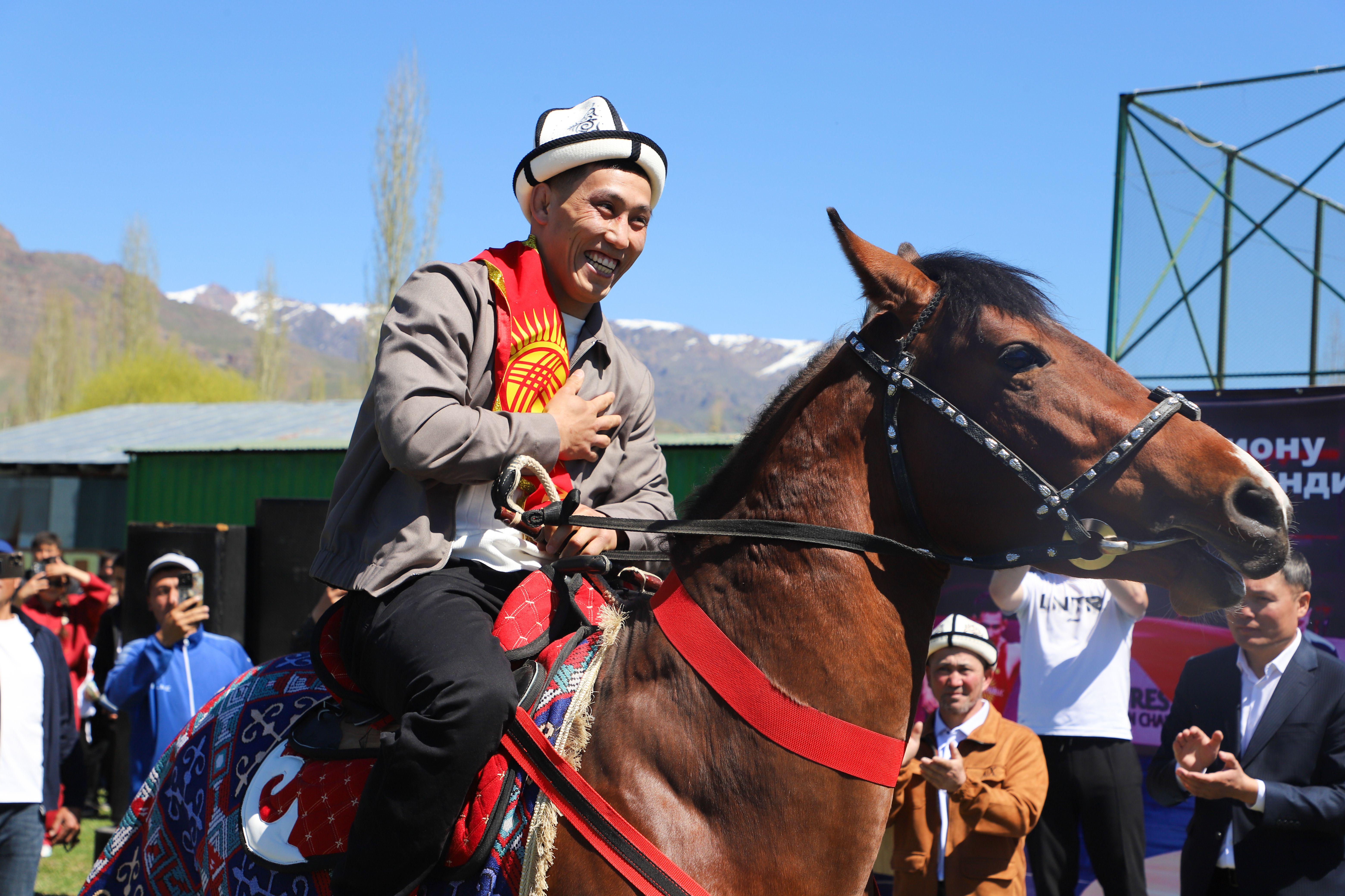 Азия чемпиону Афтандил Таалайбек уулун Талас эли салтанаттуу тосуп алды