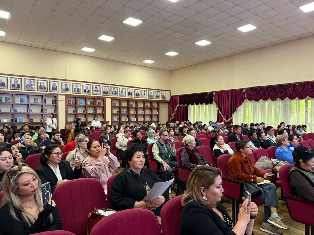 Бишкекте коомдук тамактануу жайларында мамлекеттик тилди колдонуу боюнча семинар өттү