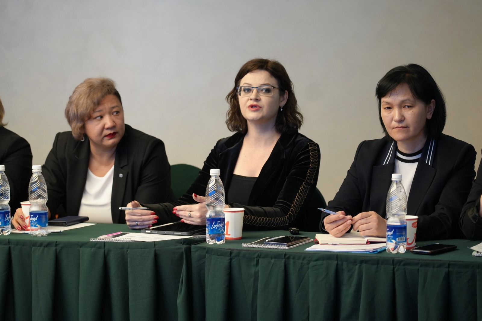 Бишкекте балдардын укуктарын коргоо системасын өркүндөтүү маселелери талкууланды