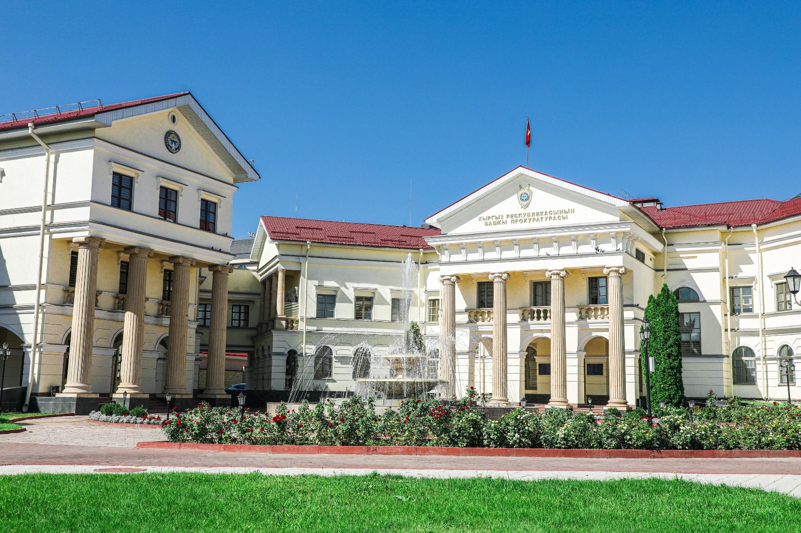 Мамлекеттик кызматчылар үчүн антикоррупциялык окутуунун бирдиктүү программасы бекитилди