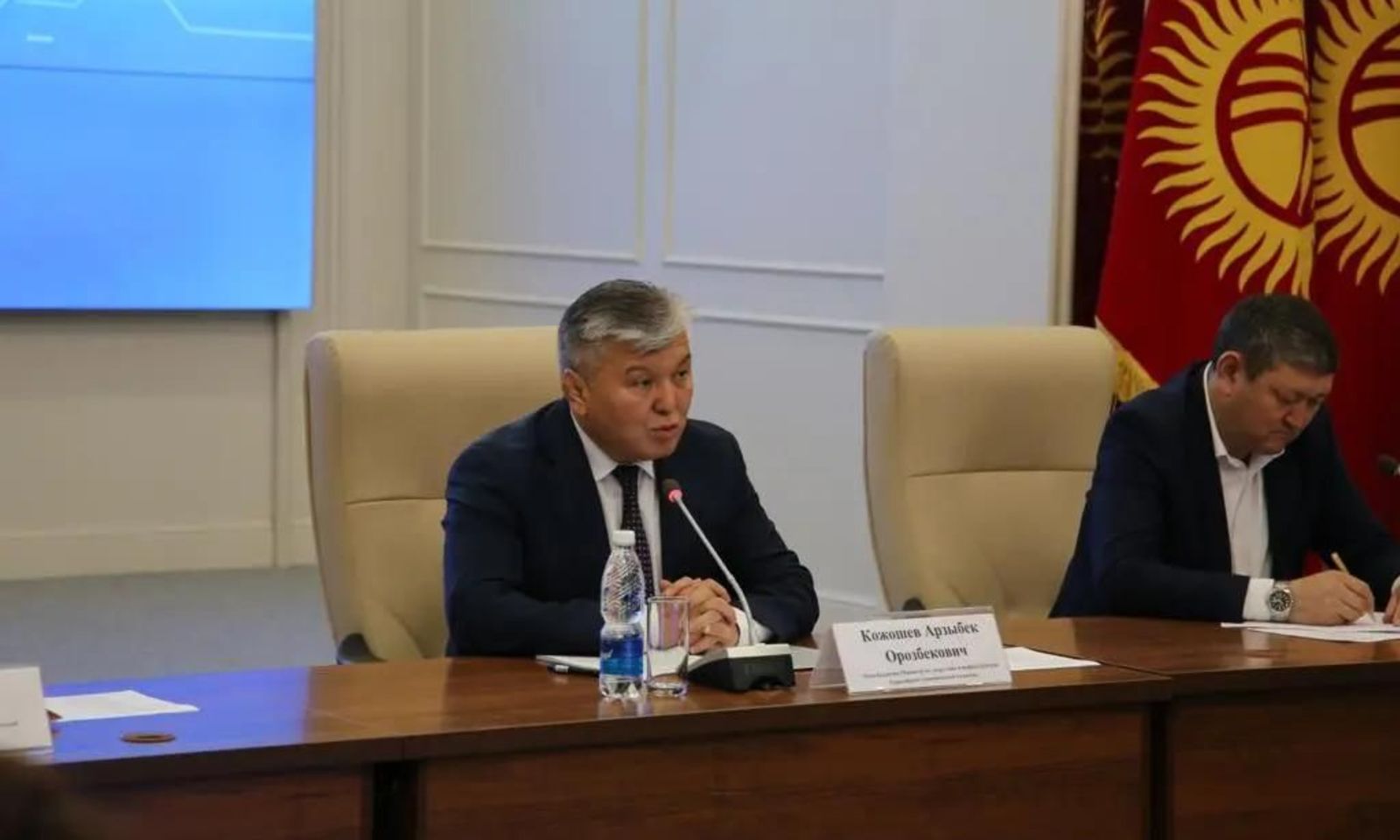 Арзыбек Кожошев : “Кыргызстанда транспорттук туюктан этап-этабы менен чыгууга бардык мүмкүнчүлүктөр бар”