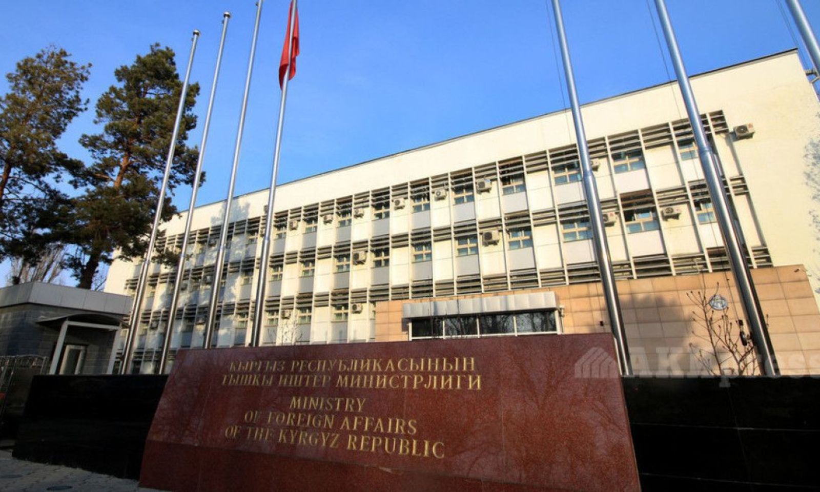 Чет элдиктердин Кыргызстандагы жүрүшү боюнча эрежелер жаңыртылды