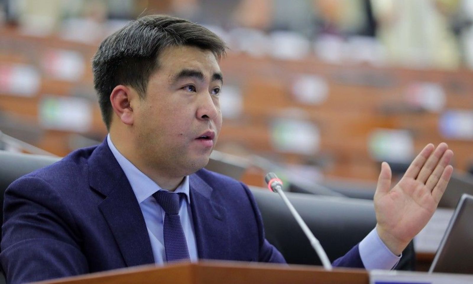 Жанар Акаев таң эрте текшерүүлөрдү камерасыз жүргүзөрүн айтты