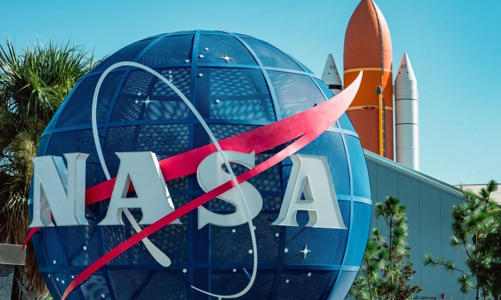 NASA “Artemis-2” миссиясын ишке киргизди: экипаж Айды айланып кайтып келет