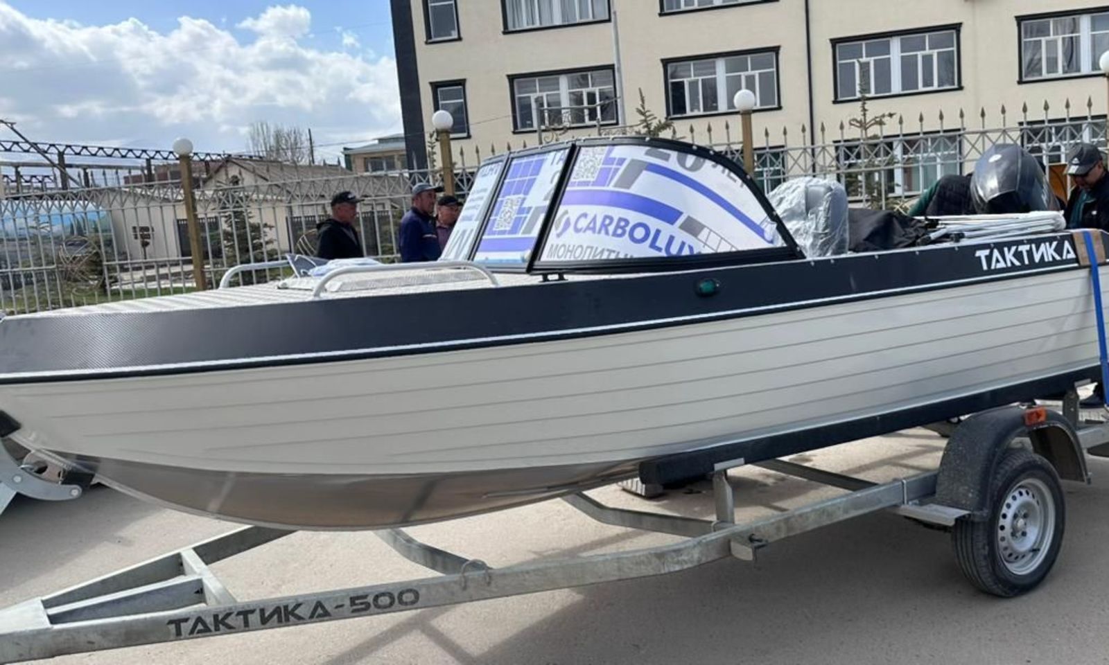 Ысык-Көлдө балык чарбасын көзөмөлдөөгө жаңы кайык берилди