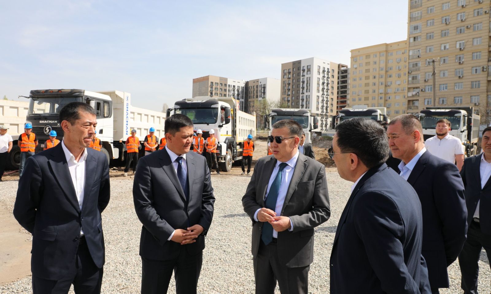 Бишкекте келечек муун үчүн мезгил кутусун салуу аземи өттү